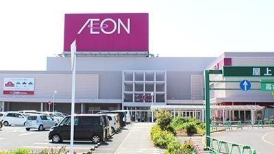 広々としたイオン大村の駐車場