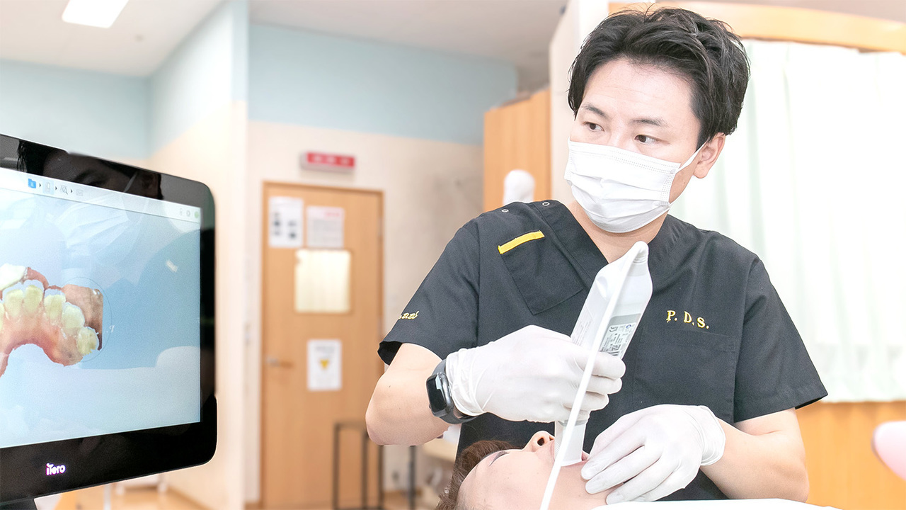 iTeroによる口腔内スキャンの様子